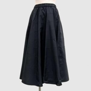 黒スカートの商品画像